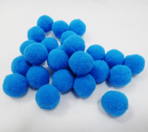 Помпончики меховые (диаметр 2 см- 25 шт, цвет голубой )