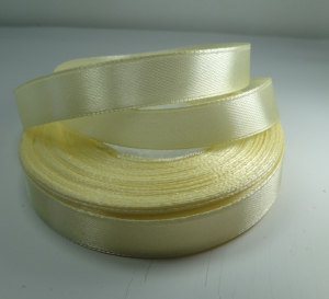 Лента атласная 12мм (цвет 02 молочный ).