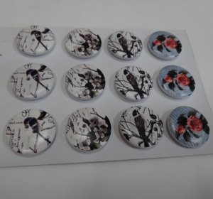 Пуговицы декоративные деревянные ( диаметр 2,5 см )