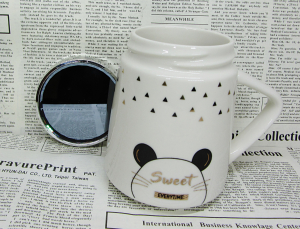 Чашка керамическая с крышкой ( 500 млл)