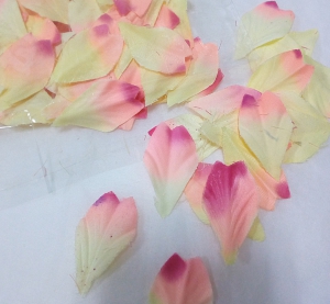 Лепестки цв. белый (150шт )